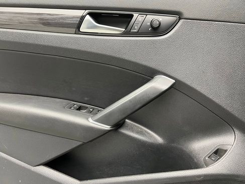 Used 2021 Volkswagen Passat 2.0T R-Line image 19