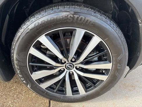 Used 2024 Nissan Pathfinder Platinum w/ Cargo Package image 12