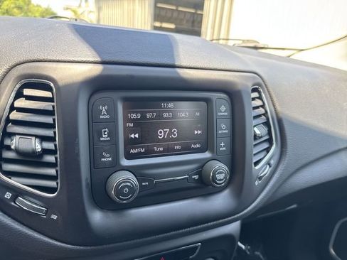 Used 2018 Jeep Compass Sport AWD/4WD image 19