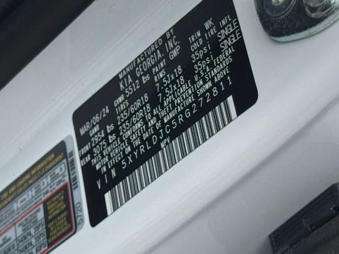 Used 2024 Kia Sorento S image 31