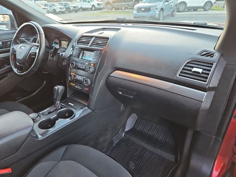 Used 2018 Ford Explorer XLT AWD/4WD image 33