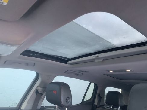 Used 2021 GMC Acadia AT4 w/ Technology Package image 16