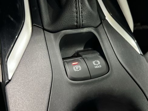 Used 2022 Toyota Corolla Cross LE image 29