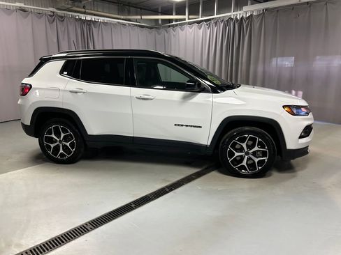 Used 2025 Jeep Compass Limited image 8
