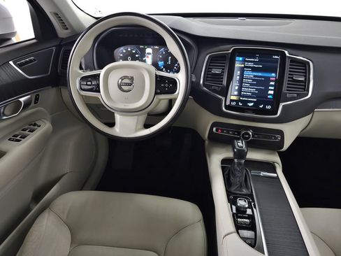 Used 2020 Volvo XC90 T5 Momentum AWD/4WD image 16