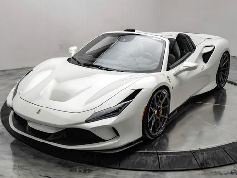 Used 2022 Ferrari F8 Tributo RWD image 8