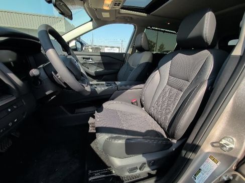 Used 2026 Nissan Rogue Platinum w/ Platinum Premium Package AWD/4WD image 4