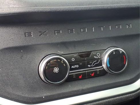 Used 2025 Ford Expedition Platinum AWD/4WD image 22