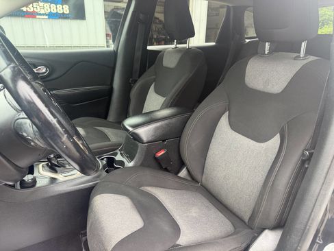 Used 2014 Jeep Cherokee Latitude AWD/4WD image 12