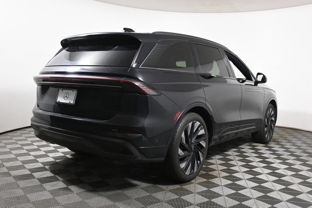 Used 2024 Lincoln Nautilus Reserve w/ Equipment Group 202A AWD/4WD image 11
