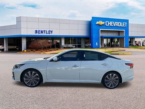 Used 2024 Nissan Altima 2.5 SL image 2