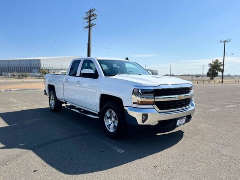 Used 2018 Chevrolet Silverado 1500 LT w/ All Star Edition RWD image 3