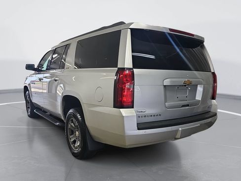 Used 2017 Chevrolet Suburban LT w/ Luxury Package AWD/4WD image 6