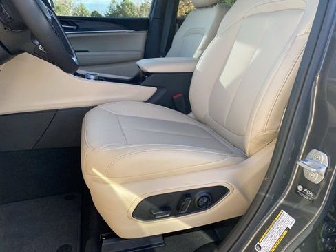 Used 2025 Jeep Grand Cherokee Limited AWD/4WD image 9