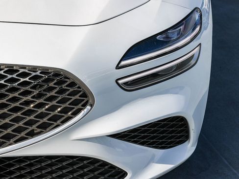 Used 2025 Genesis G70 2.5T image 10