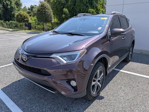 Used 2018 Toyota RAV4 XLE FWD image 2