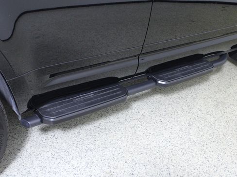 Used 2025 Land Rover Defender 130 V8 image 9