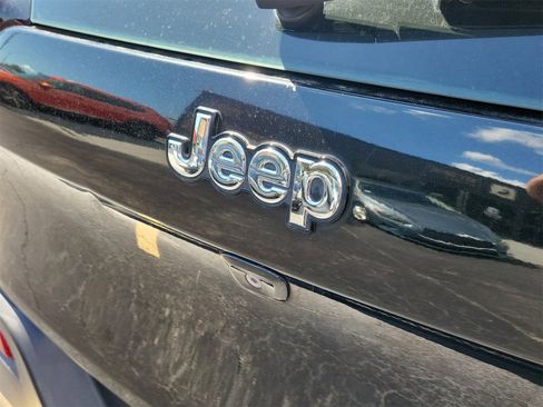 Used 2014 Jeep Cherokee Sport image 7