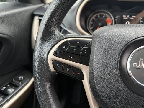 Used 2018 Jeep Cherokee Latitude image 40