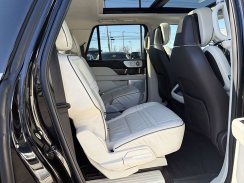 Used 2022 Lincoln Navigator L Black Label image 17