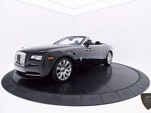 Used 2019 Rolls-Royce Dawn RWD image 20