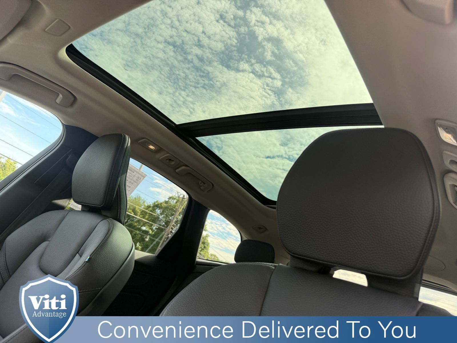 Certified 2024 Volvo XC60 B5 Plus w/ Protection Package Premier AWD/4WD image 19
