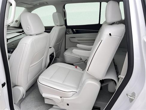 Certified 2025 Buick Enclave Avenir w/ Super Cruise Package image 12