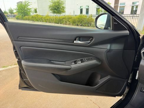 Used 2025 Nissan Altima 2.5 SV FWD image 18