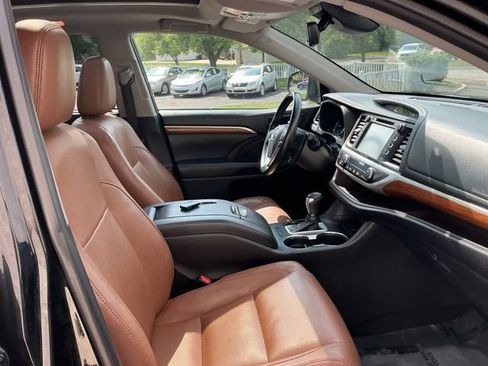 Used 2019 Toyota Highlander Limited Platinum AWD/4WD image 37