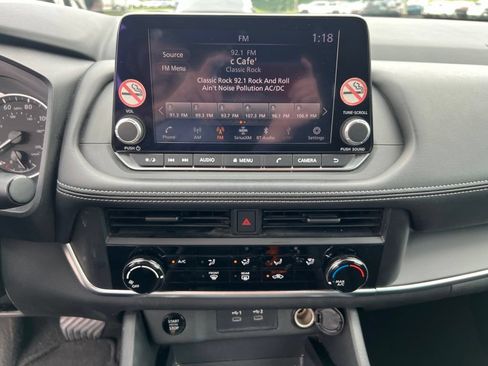 Used 2024 Nissan Rogue S FWD image 8