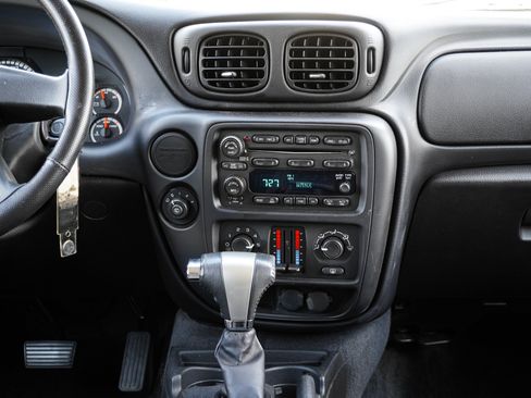 Used 2008 Chevrolet TrailBlazer SS w/ Sun And Sound Package RWD image 29