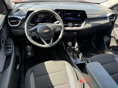 Used 2025 Chevrolet TrailBlazer LT AWD/4WD image 15
