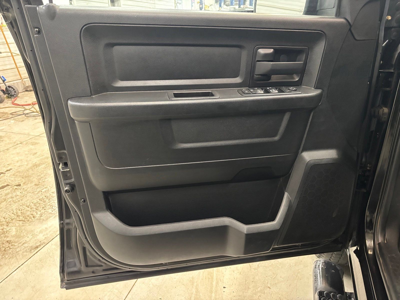 Used 2018 RAM 1500 Express w/ Black Ram 1500 Express Group AWD/4WD image 7