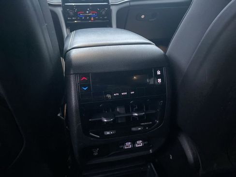 Used 2023 Jeep Grand Cherokee L Laredo image 22