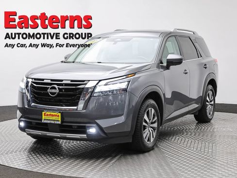 Used 2022 Nissan Pathfinder SL AWD/4WD image 1