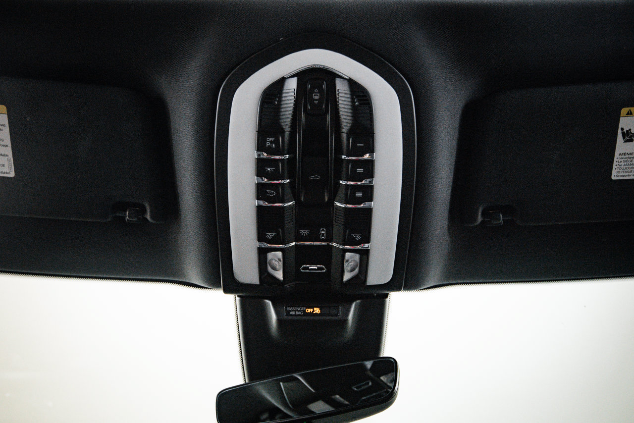 Certified 2023 Porsche Macan AWD/4WD image 20
