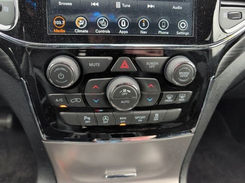 Used 2019 Jeep Grand Cherokee Altitude image 25