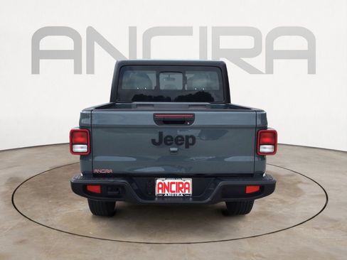 Used 2025 Jeep Gladiator Sport AWD/4WD image 11