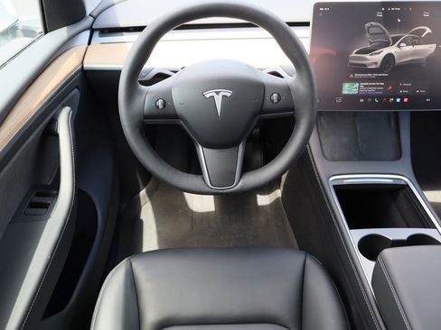 Used 2024 Tesla Model Y Long Range AWD/4WD image 20