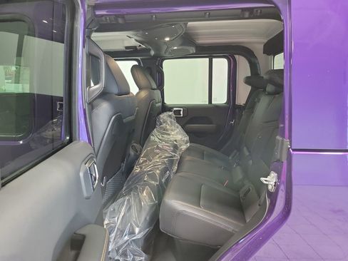 New 2026 Jeep Gladiator Sport AWD/4WD image 8