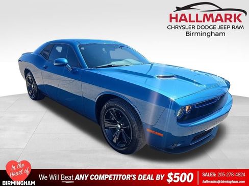 Used 2023 Dodge Challenger SXT RWD image 1