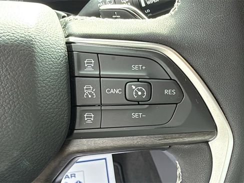 New 2025 Jeep Grand Cherokee Limited image 23