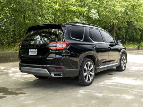 Used 2023 Honda Pilot Touring image 9