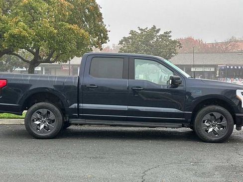 Used 2025 Ford F150 Lightning Lariat image 7