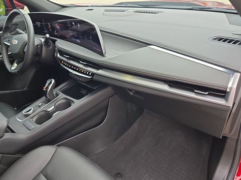 Used 2024 Cadillac XT4 Premium Luxury w/ Cold Weather Package FWD image 33