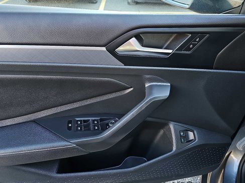 Used 2024 Volkswagen Jetta SE image 12