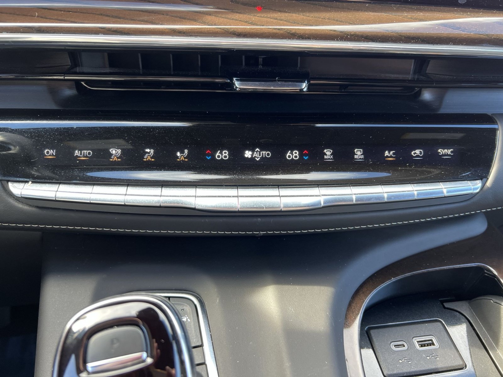 Used 2023 Cadillac Escalade Sport Platinum w/ LPO, ONYX Package AWD/4WD image 21