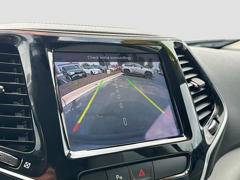 Used 2019 Jeep Cherokee Limited FWD image 17