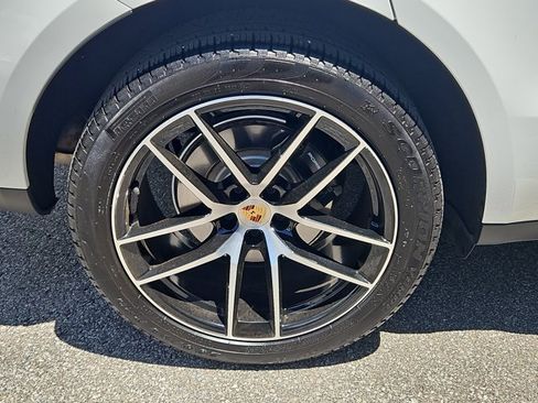 Used 2023 Porsche Macan AWD/4WD image 13