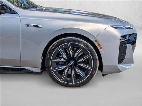 Used 2025 BMW i7 M70 AWD/4WD image 26